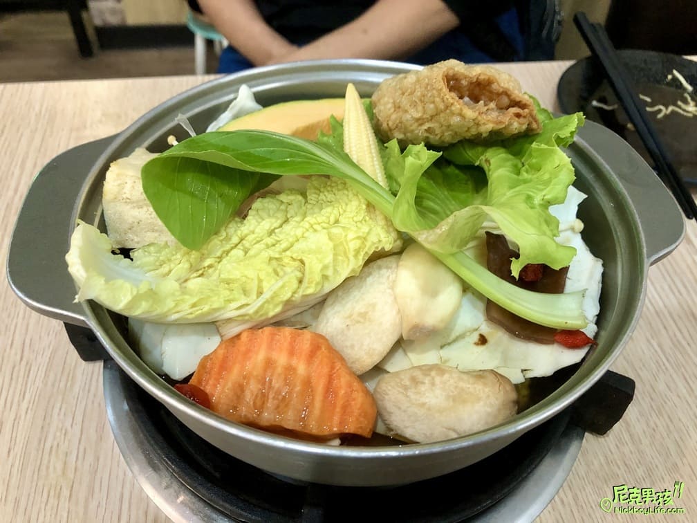 高雄火鍋推薦【億品鍋-高雄中安店】個人每鍋$150起,日式涼麵、豬油拌飯、生菜沙拉及霜淇淋等多樣點心及飲品任你吃|打狗美食 51 IMG 0093