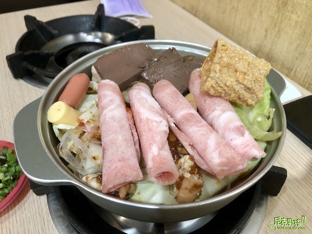 高雄火鍋推薦【億品鍋-高雄中安店】個人每鍋$150起,日式涼麵、豬油拌飯、生菜沙拉及霜淇淋等多樣點心及飲品任你吃|打狗美食 53 IMG 0094