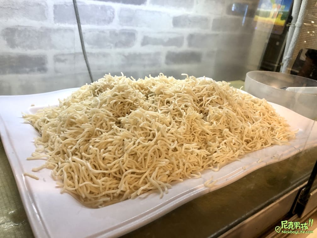 高雄火鍋推薦【億品鍋-高雄中安店】個人每鍋$150起,日式涼麵、豬油拌飯、生菜沙拉及霜淇淋等多樣點心及飲品任你吃|打狗美食 37 IMG 0100