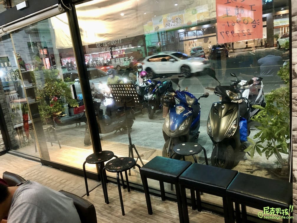 高雄火鍋推薦【億品鍋-高雄中安店】個人每鍋$150起,日式涼麵、豬油拌飯、生菜沙拉及霜淇淋等多樣點心及飲品任你吃|打狗美食 20 IMG 0109