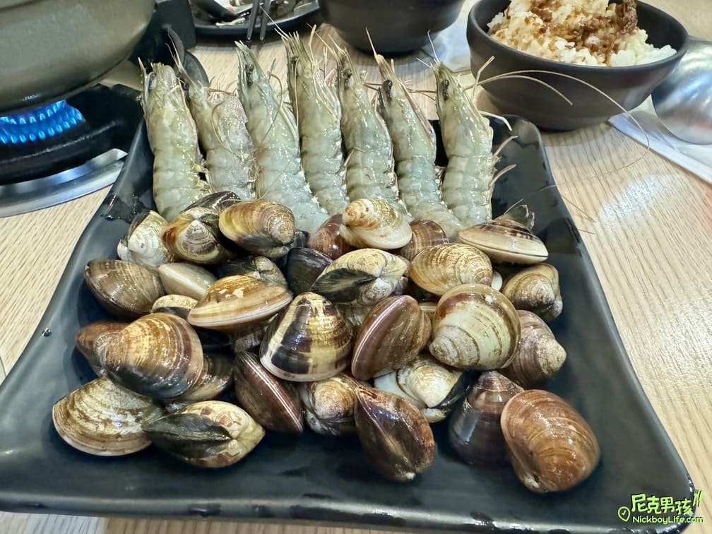 高雄火鍋推薦【億品鍋-高雄中安店】個人每鍋$150起,日式涼麵、豬油拌飯、生菜沙拉及霜淇淋等多樣點心及飲品任你吃|打狗美食 62 IMG 6521