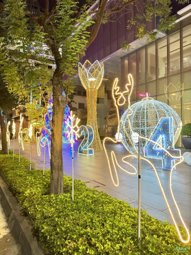 【京城銀行-北高雄分行】2023聖誕節,特殊造型藍水晶聖誕樹,讓走過路過的人必定會停下來一探究竟的吸睛燈光裝置藝術|打狗活動 21 IMG 1880