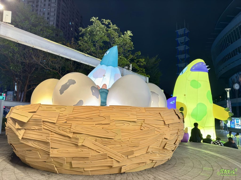 【高雄漢神巨蛋】2023聖誕節,16米高會眨眼的「超Q怪獸聖誕樹」及週遭多隻怪獸同伴一同開趴踢,還有樂高超能聖誕列車活動一同展出|打狗活動 21 IMG 1941