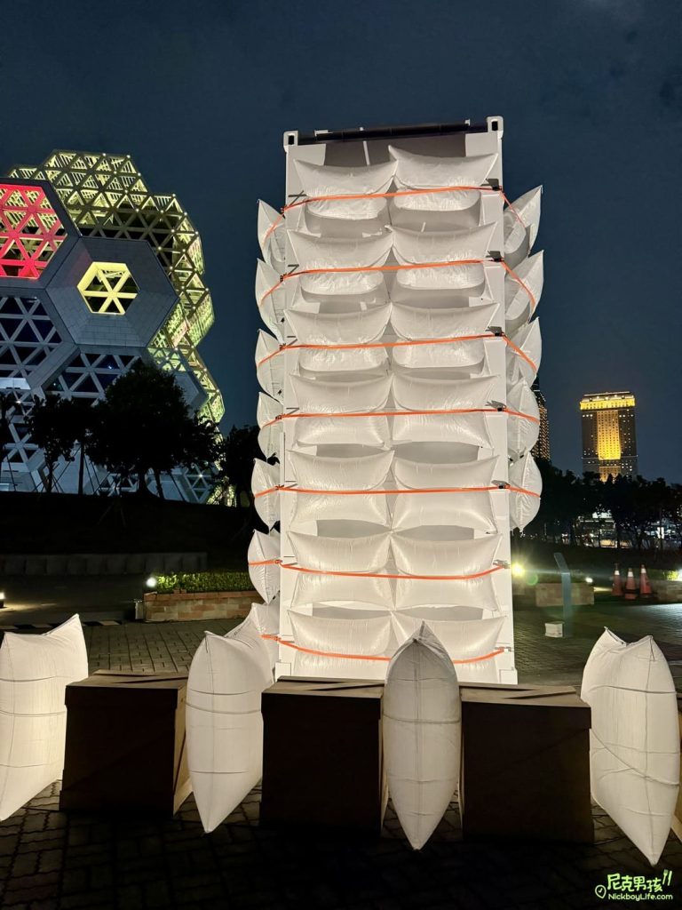 【2023高雄國際貨櫃藝術節-海口味】6件別具意義的作品,白天與晚上都有不同的感受,擺脫傳統貨櫃形象讓高雄更增添不少藝術文化。|打狗活動 27 IMG 2811