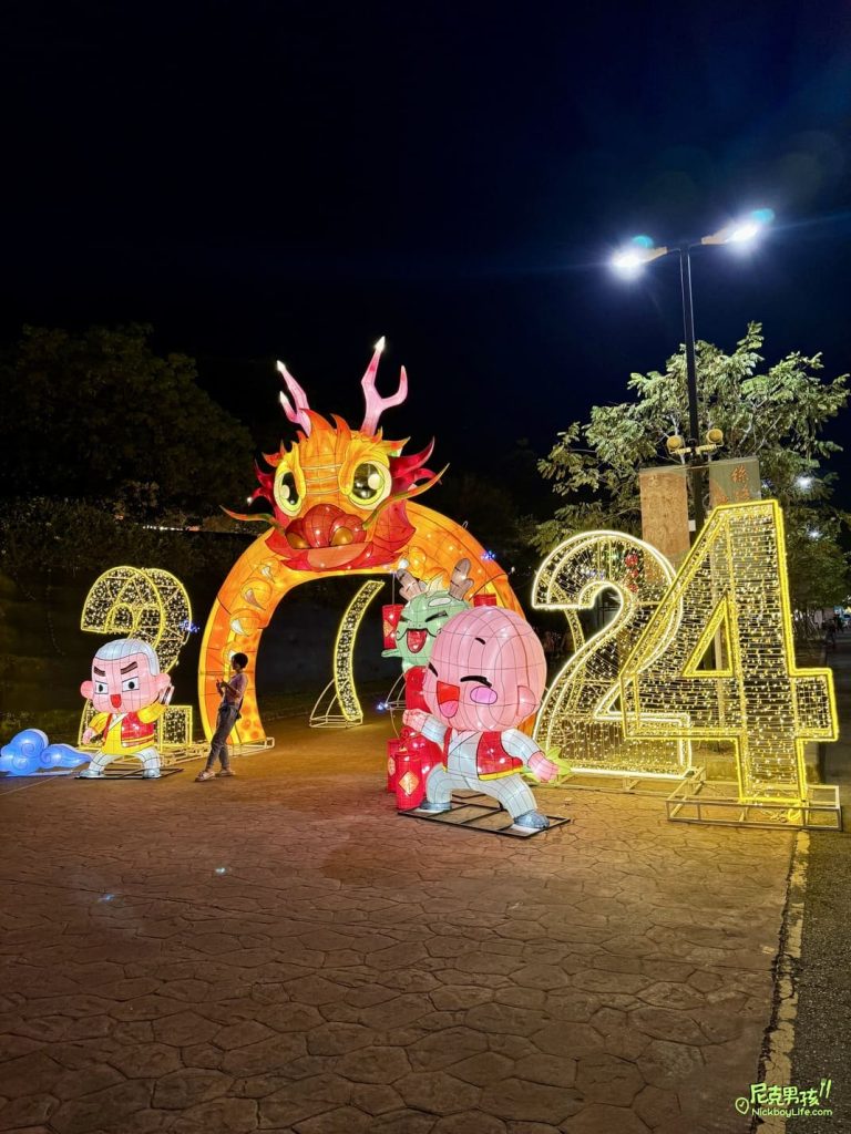 【2024佛光山春節平安燈法會】高雄元宵節燈會,除了有上千顆彩繪燈籠高高掛外,更有壯觀的飛龍盤旋在天空,及鳳凰展翅呈吉祥|打狗活動 12 IMG 4267