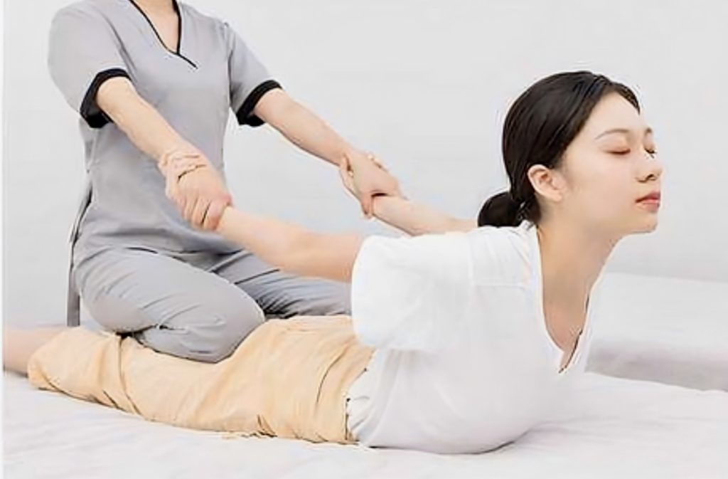 高雄按摩推薦【緹林 TEALING Thai SPA】最專業、傳統的泰式馬殺雞,不只服務親切,環境更是舒適整潔,完美地傳遞和諧與放鬆|打狗店家 28 IMG 6404