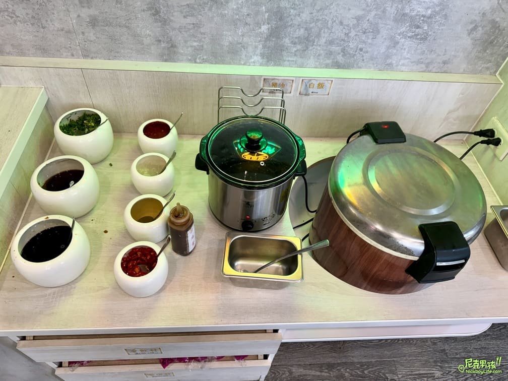 楠梓火鍋推薦【樂哈哈鍋物】百元平價鍋物外,豬油拌飯、薯片、霜淇淋及多種飲料均無限暢飲|打狗美食 23 IMG 0817