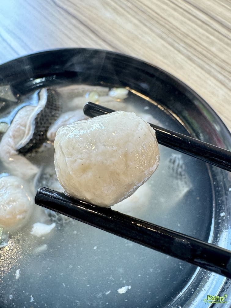 必比登推薦【老爺美食館-鼎山店】必點招牌焦糖燻鴨、香茅煎肉及三骨高湯,傳承50多年健康與美味並存的好味道|打狗美食 37 IMG 6857