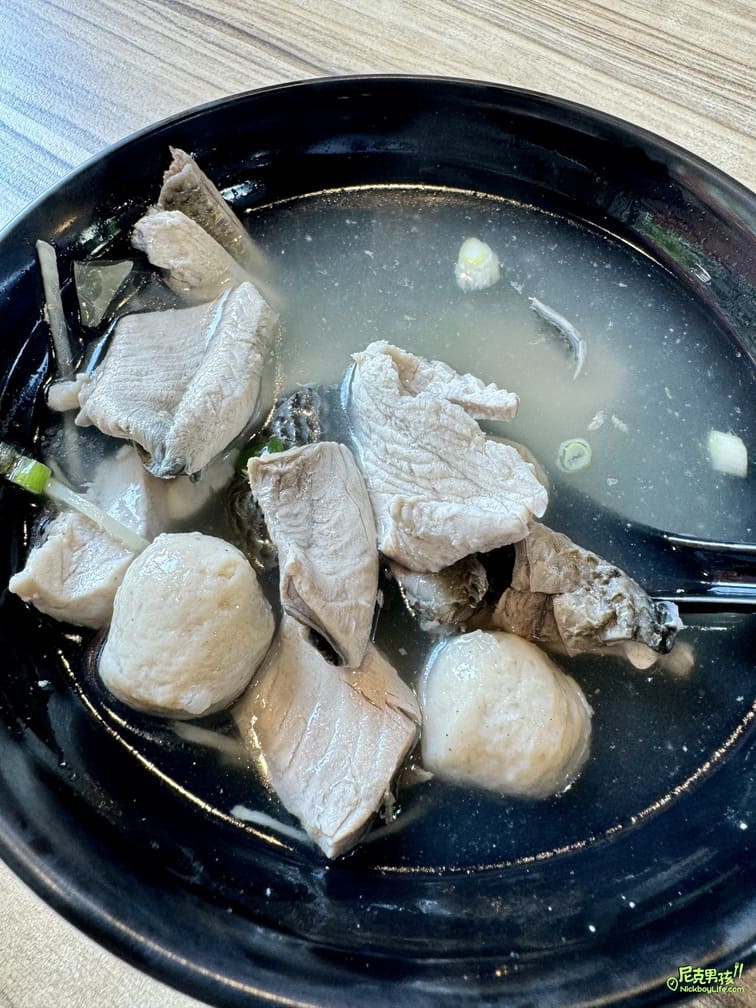 必比登推薦【老爺美食館-鼎山店】必點招牌焦糖燻鴨、香茅煎肉及三骨高湯,傳承50多年健康與美味並存的好味道|打狗美食 34 IMG 6859