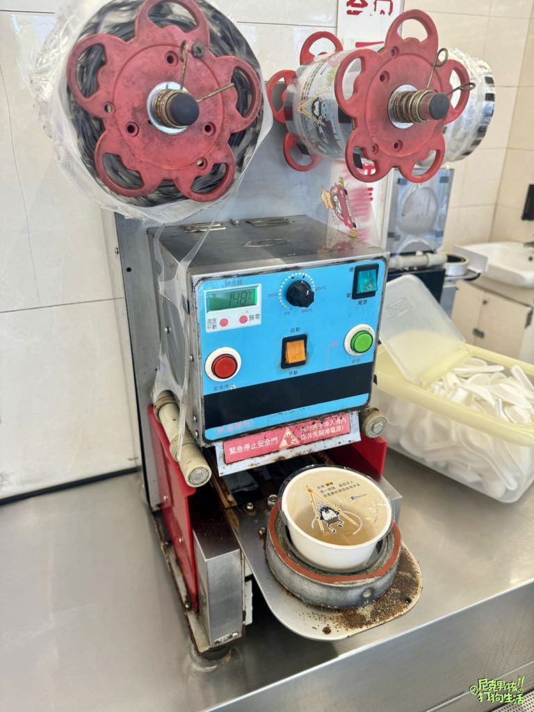 小港美食推薦【大支雞腿飯】號稱桂林一帶生意最好的便當店,招牌雞腿大隻不裹粉,獨特醬汁醃製,美味又回味!|打狗美食 18 IMG 5825