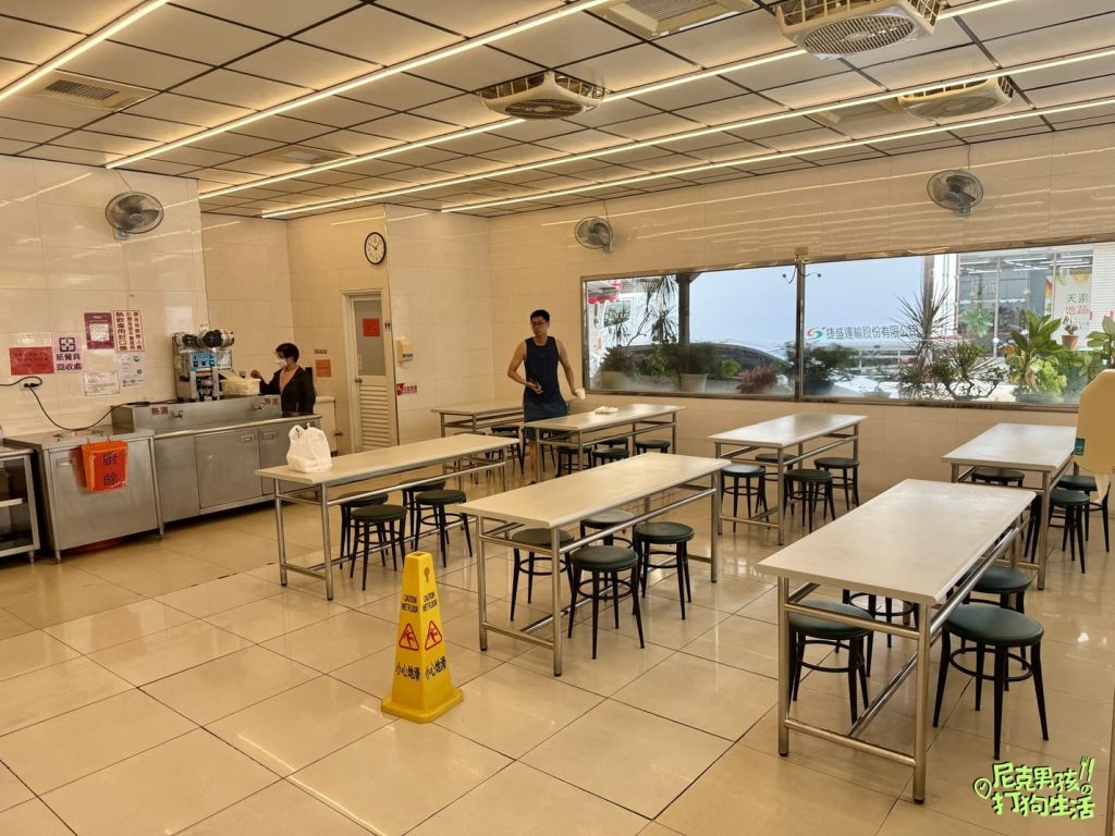 小港美食推薦【大支雞腿飯】號稱桂林一帶生意最好的便當店,招牌雞腿大隻不裹粉,獨特醬汁醃製,美味又回味!|打狗美食 14 IMG 5937