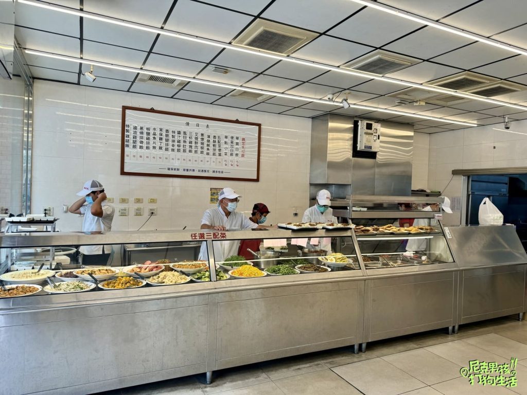 小港美食推薦【大支雞腿飯】號稱桂林一帶生意最好的便當店,招牌雞腿大隻不裹粉,獨特醬汁醃製,美味又回味!|打狗美食 13 IMG 5939