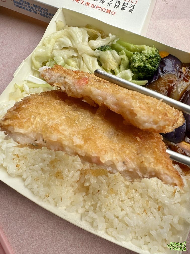 小港美食推薦【大支雞腿飯】號稱桂林一帶生意最好的便當店,招牌雞腿大隻不裹粉,獨特醬汁醃製,美味又回味!|打狗美食 51 IMG 5946