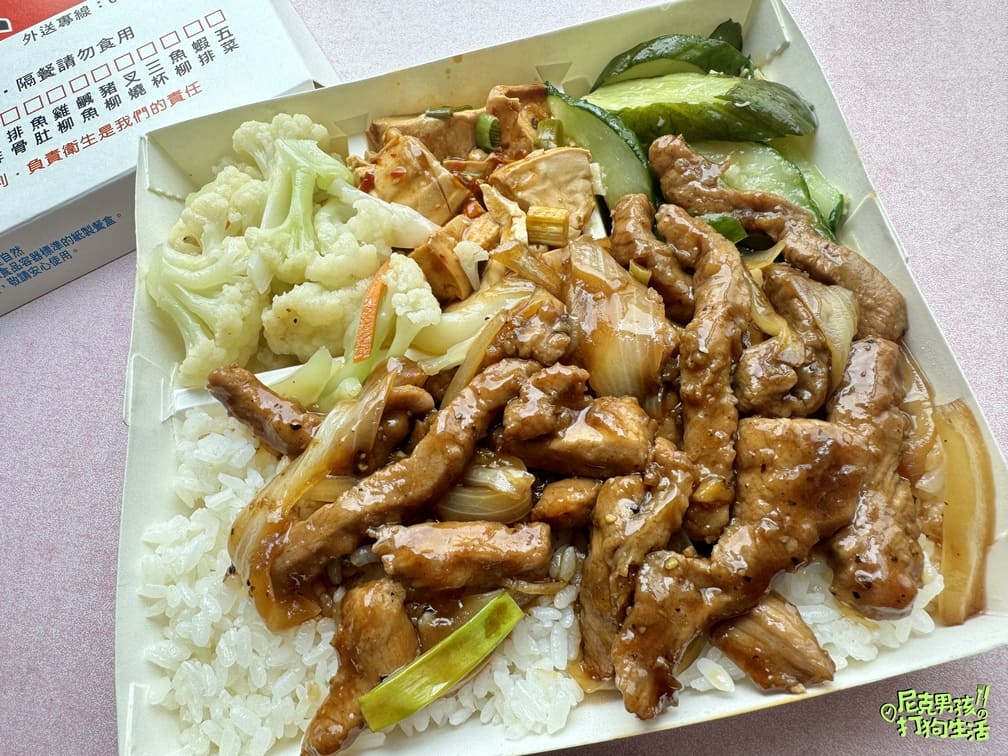 小港美食推薦【大支雞腿飯】號稱桂林一帶生意最好的便當店,招牌雞腿大隻不裹粉,獨特醬汁醃製,美味又回味!|打狗美食 48 IMG 6015