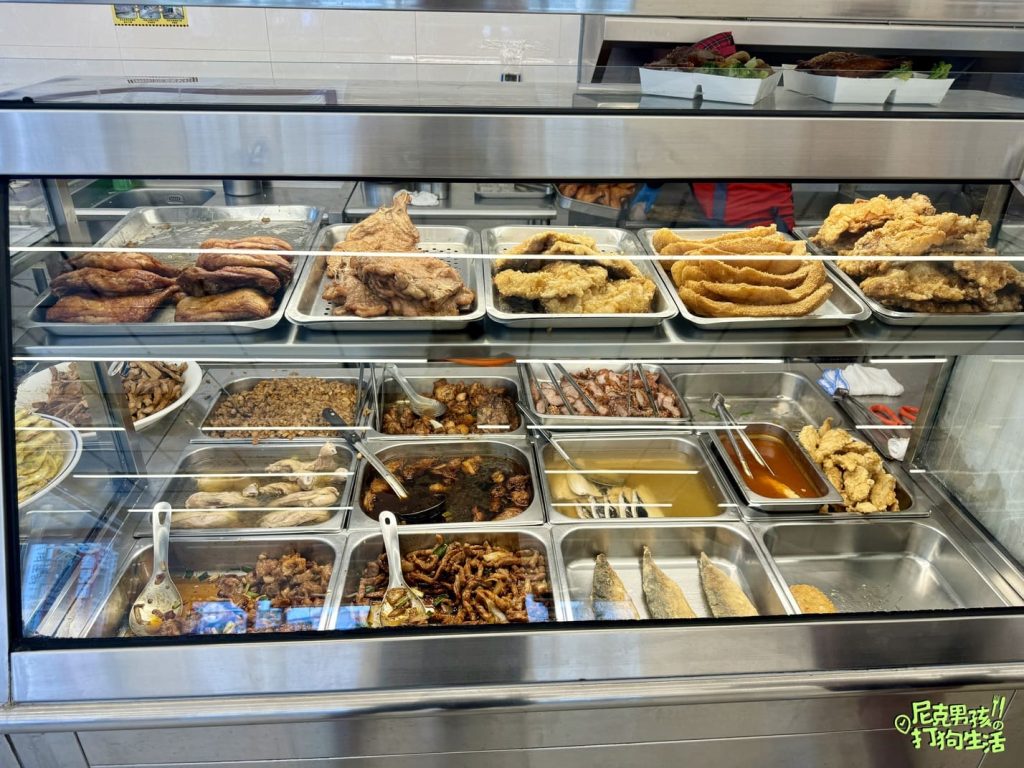 小港美食推薦【大支雞腿飯】號稱桂林一帶生意最好的便當店,招牌雞腿大隻不裹粉,獨特醬汁醃製,美味又回味!|打狗美食 22 IMG 6328