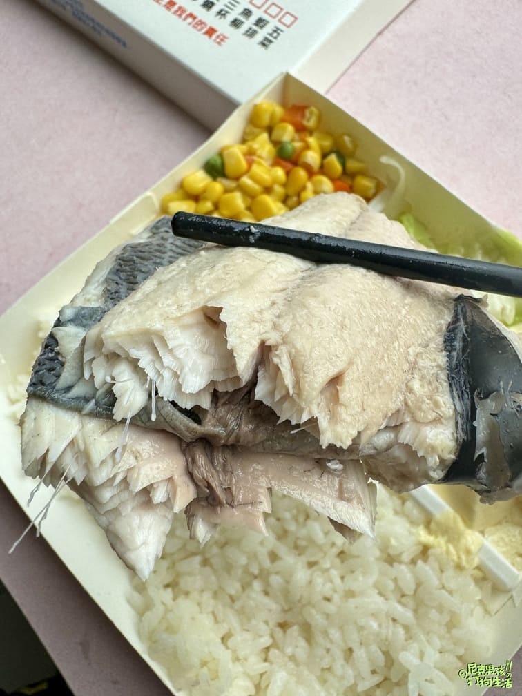 小港美食推薦【大支雞腿飯】號稱桂林一帶生意最好的便當店,招牌雞腿大隻不裹粉,獨特醬汁醃製,美味又回味!|打狗美食 43 IMG 6402