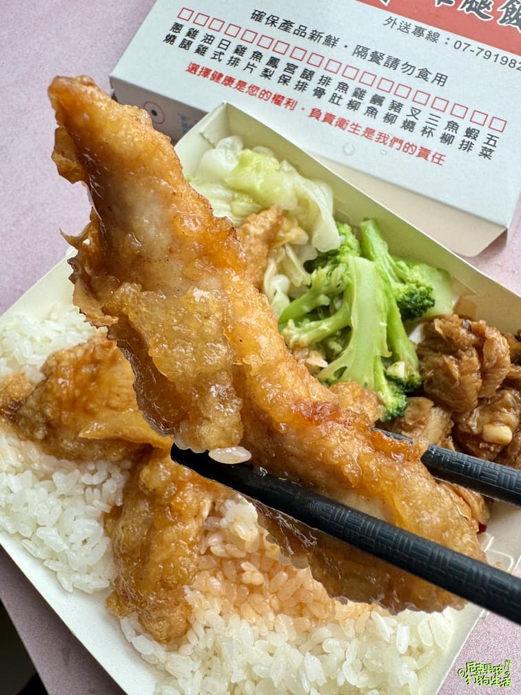 小港美食推薦【大支雞腿飯】號稱桂林一帶生意最好的便當店,招牌雞腿大隻不裹粉,獨特醬汁醃製,美味又回味!|打狗美食 41 IMG 6707