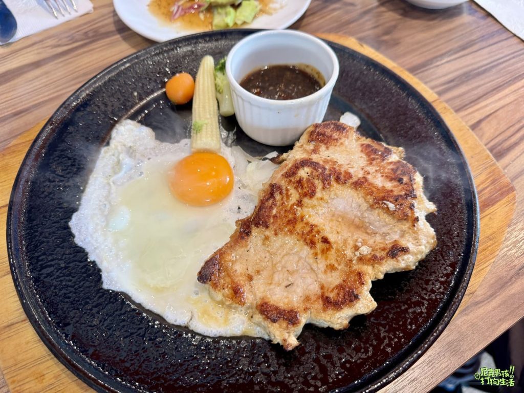鳳山美食【Double 萬牛排館】平價且高CP鐵板排餐,酥皮濃湯、義大利麵及燉飯,無限供應自助吧吃到飽|打狗美食 35 IMG 7279