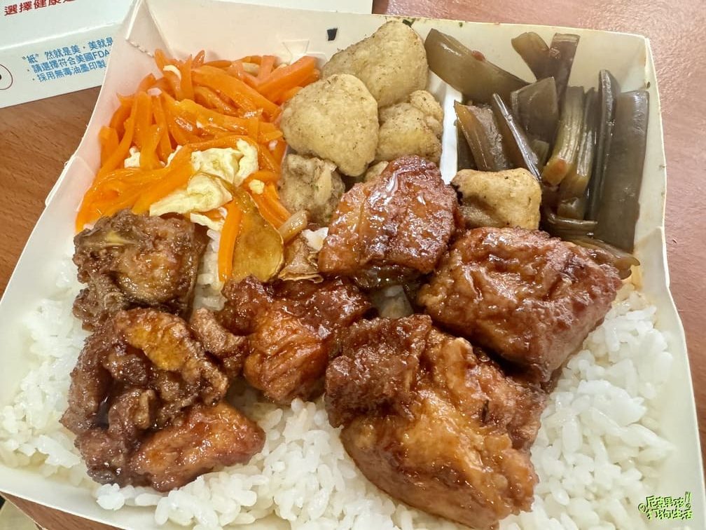 小港美食推薦【大支雞腿飯】號稱桂林一帶生意最好的便當店,招牌雞腿大隻不裹粉,獨特醬汁醃製,美味又回味!|打狗美食 44 IMG 7399 rotated