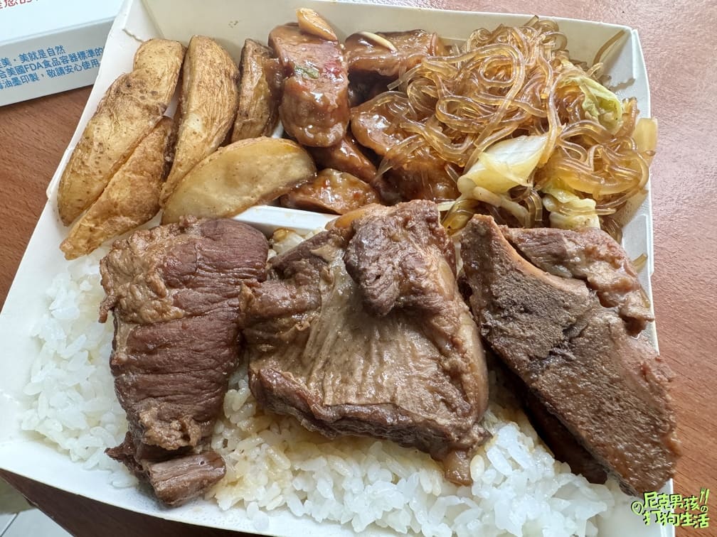 小港美食推薦【大支雞腿飯】號稱桂林一帶生意最好的便當店,招牌雞腿大隻不裹粉,獨特醬汁醃製,美味又回味!|打狗美食 28 IMG 7450