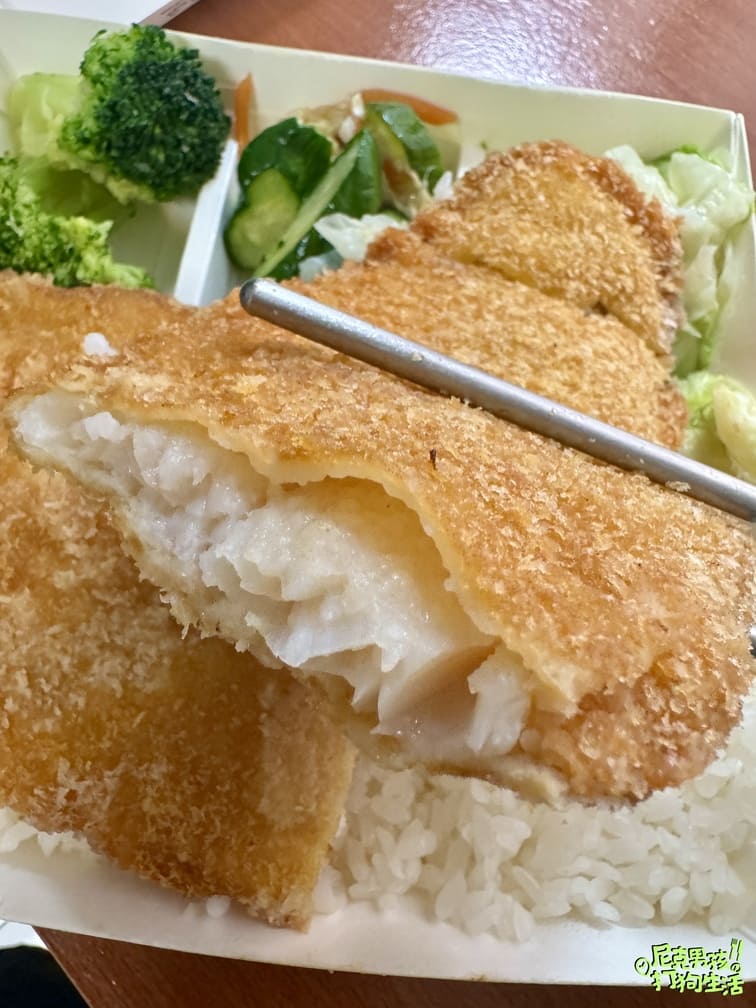 小港美食推薦【大支雞腿飯】號稱桂林一帶生意最好的便當店,招牌雞腿大隻不裹粉,獨特醬汁醃製,美味又回味!|打狗美食 33 IMG 7533