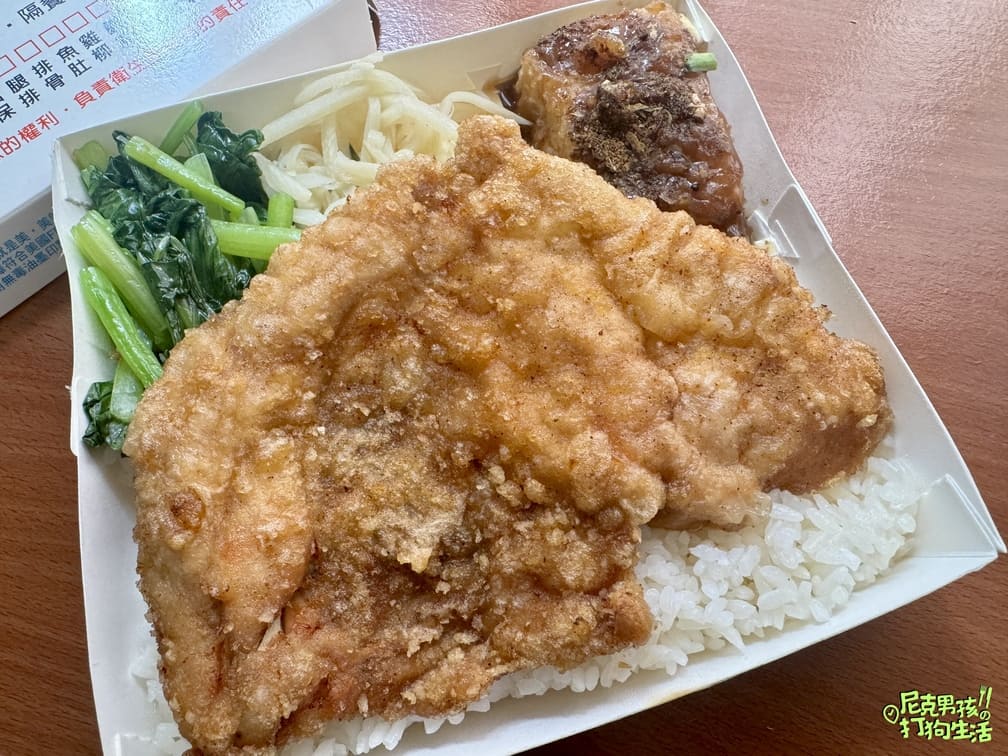 小港美食推薦【大支雞腿飯】號稱桂林一帶生意最好的便當店,招牌雞腿大隻不裹粉,獨特醬汁醃製,美味又回味!|打狗美食 30 IMG 7579