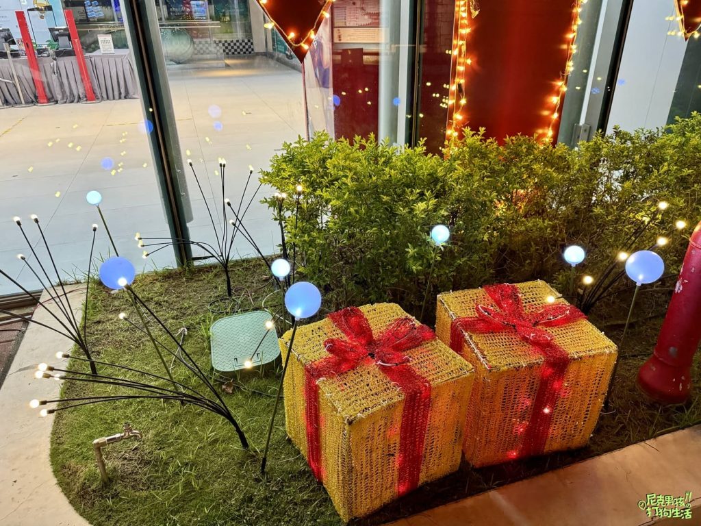 2024高雄草衙道SKM Park聖誕節夢幻派對,耶誕音樂加上雪花秀,讓每個人都會有個難忘的Party Night |打狗活動 36 IMG 8129