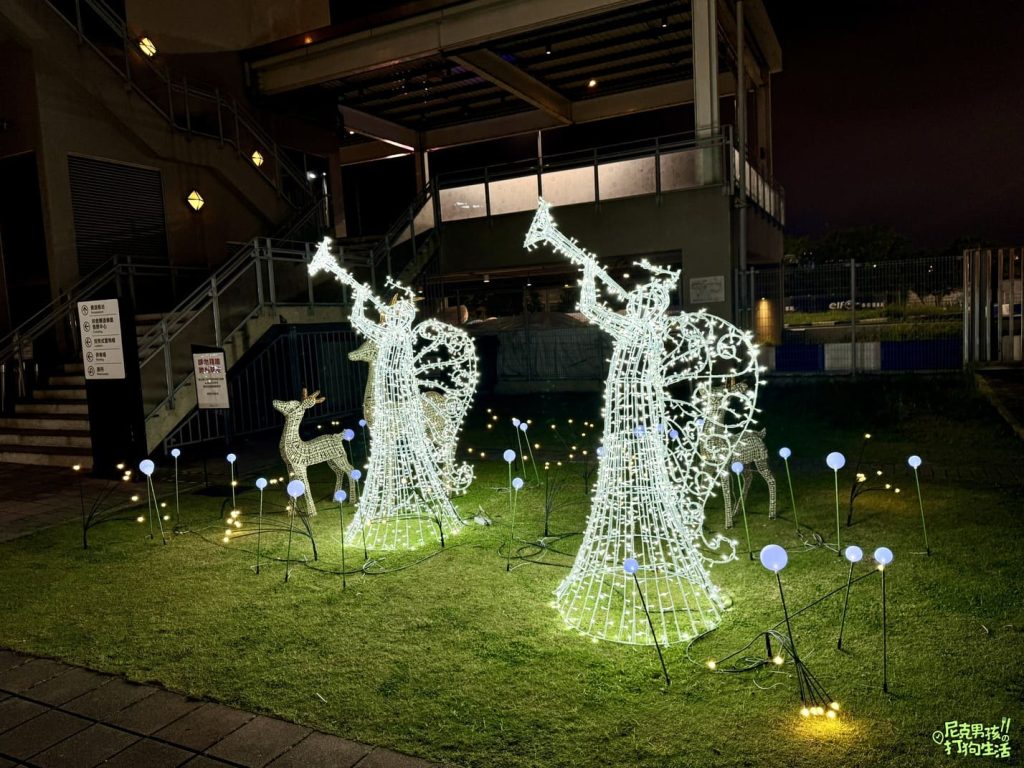 2024高雄草衙道SKM Park聖誕節夢幻派對,耶誕音樂加上雪花秀,讓每個人都會有個難忘的Party Night |打狗活動 38 IMG 8130