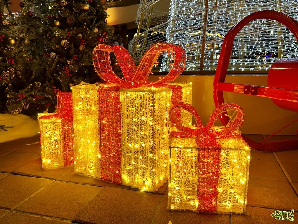 2024高雄草衙道SKM Park聖誕節夢幻派對,耶誕音樂加上雪花秀,讓每個人都會有個難忘的Party Night |打狗活動 14 IMG 8161