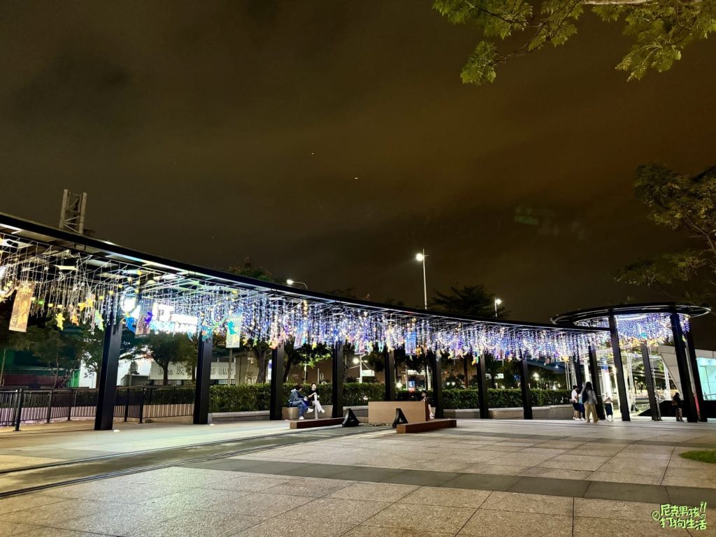 2024高雄草衙道SKM Park聖誕節夢幻派對,耶誕音樂加上雪花秀,讓每個人都會有個難忘的Party Night |打狗活動 28 IMG 8177