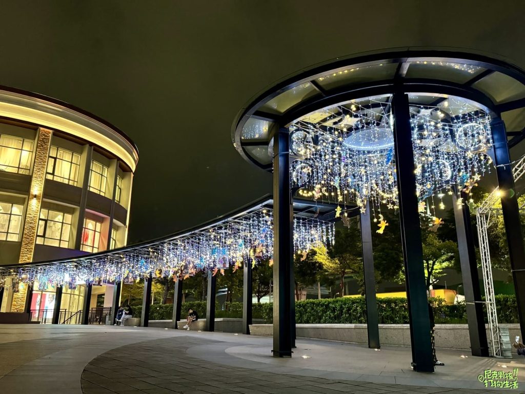 2024高雄草衙道SKM Park聖誕節夢幻派對,耶誕音樂加上雪花秀,讓每個人都會有個難忘的Party Night |打狗活動 26 IMG 8179