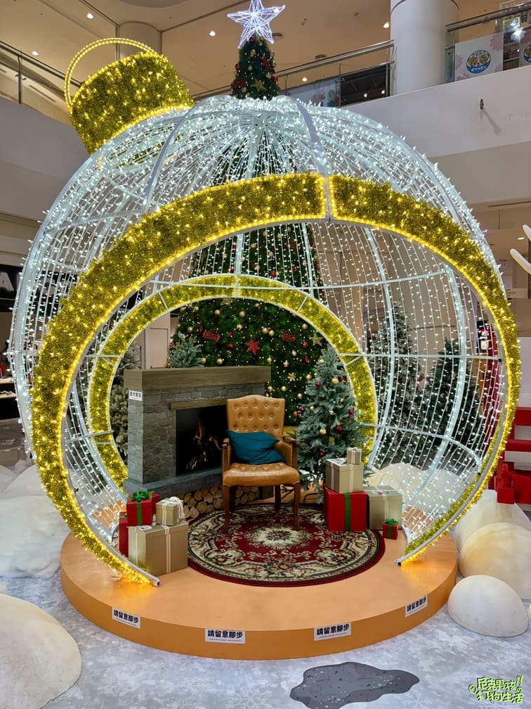 2024高雄草衙道SKM Park聖誕節夢幻派對,耶誕音樂加上雪花秀,讓每個人都會有個難忘的Party Night |打狗活動 21 IMG 8185