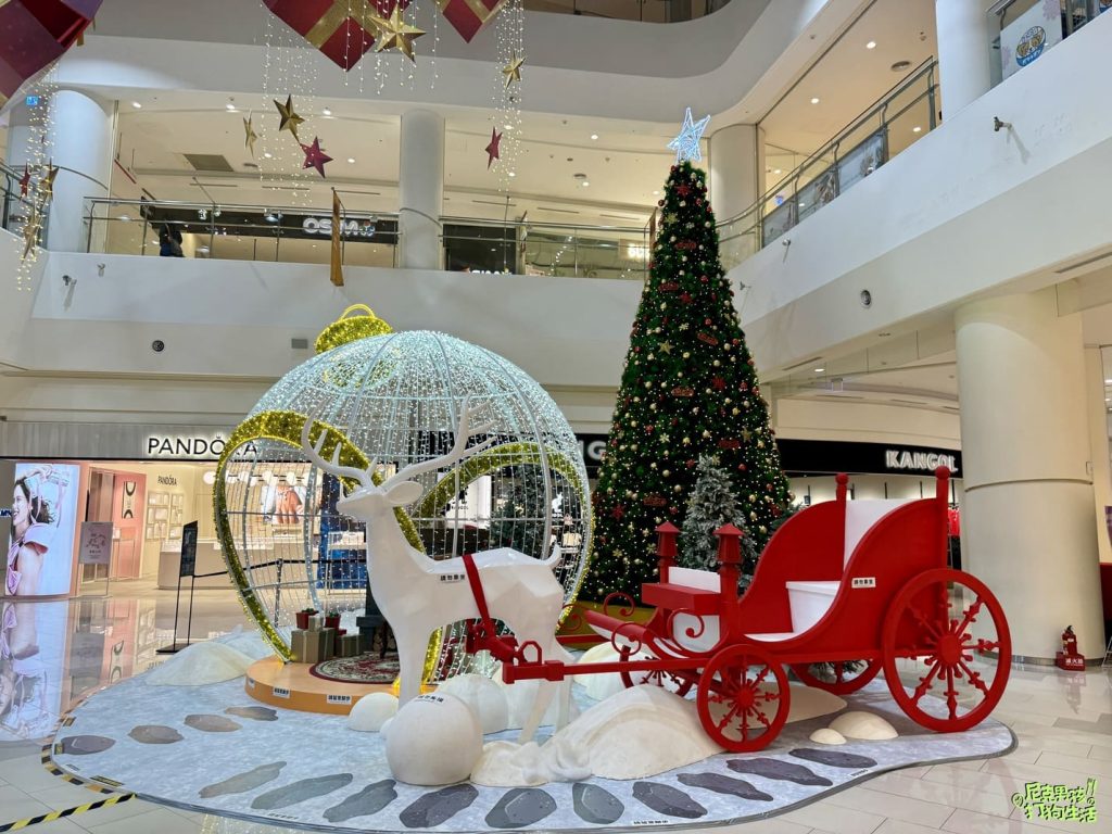 2024高雄草衙道SKM Park聖誕節夢幻派對,耶誕音樂加上雪花秀,讓每個人都會有個難忘的Party Night |打狗活動 18 IMG 8190