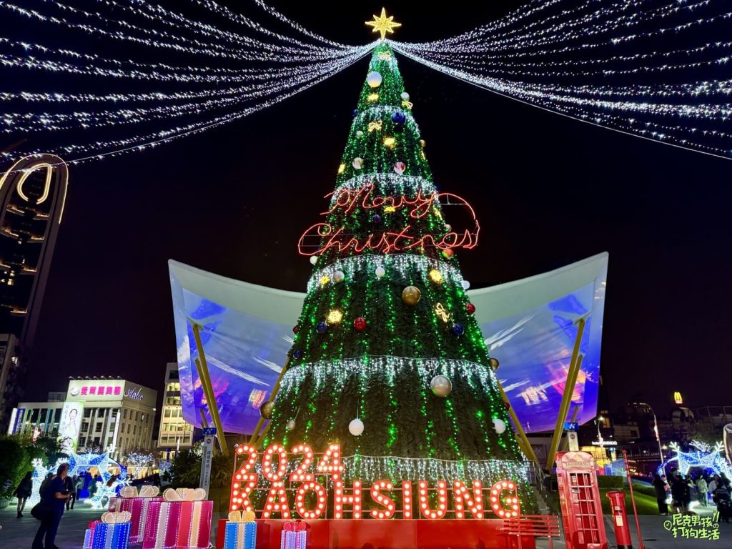 2024高雄中央公園聖誕節,高達26公尺的耶誕樹「森之樹」,以及星海隧道、聖誕老人及南瓜馬車等浪漫燈飾,打造滿滿耶誕氣氛|打狗活動 13 IMG 8429
