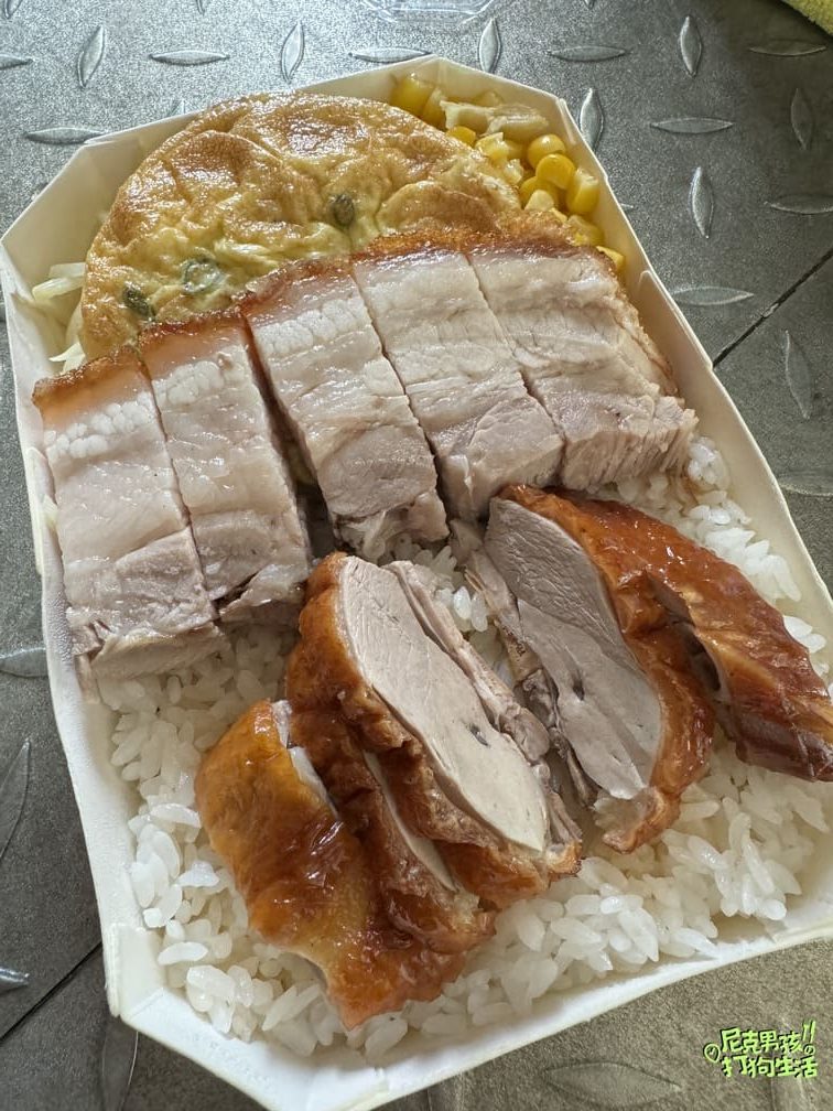 前鎮美食【益品餐廚】超好吃的港式燒臘便當,尤其是燒腩肉既厚實又爽脆的外皮,讓人口水直流不停|打狗美食 27 IMG 5600 rotated