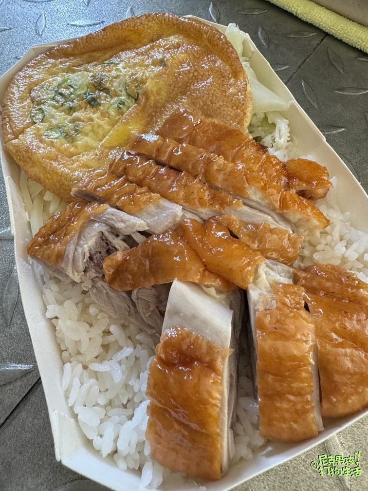 前鎮美食【益品餐廚】超好吃的港式燒臘便當,尤其是燒腩肉既厚實又爽脆的外皮,讓人口水直流不停|打狗美食 20 IMG 5699 rotated