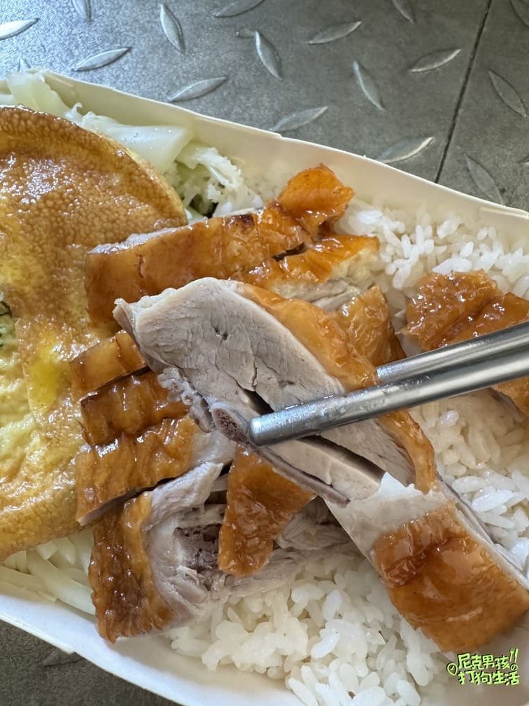 前鎮美食【益品餐廚】超好吃的港式燒臘便當,尤其是燒腩肉既厚實又爽脆的外皮,讓人口水直流不停|打狗美食 21 IMG 5702 rotated