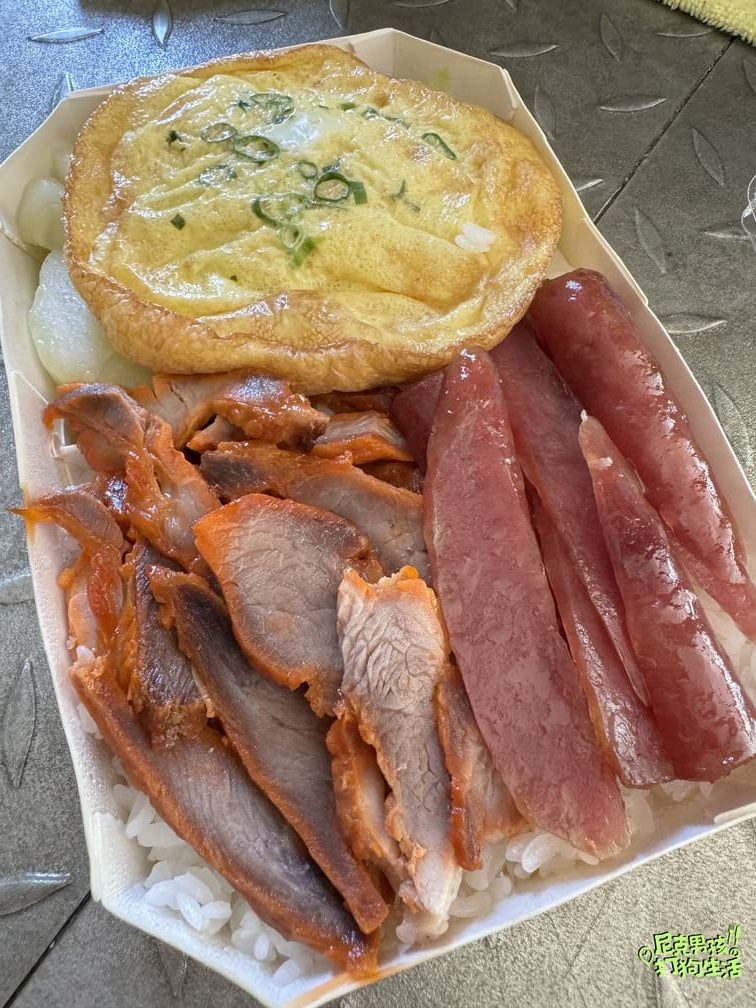 前鎮美食【益品餐廚】超好吃的港式燒臘便當,尤其是燒腩肉既厚實又爽脆的外皮,讓人口水直流不停|打狗美食 24 IMG 5765 rotated