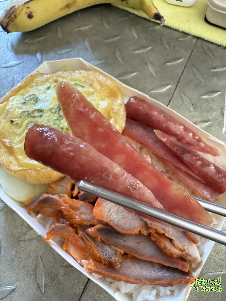 前鎮美食【益品餐廚】超好吃的港式燒臘便當,尤其是燒腩肉既厚實又爽脆的外皮,讓人口水直流不停|打狗美食 25 IMG 5767 rotated