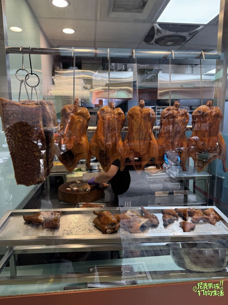 前鎮美食【益品餐廚】超好吃的港式燒臘便當,尤其是燒腩肉既厚實又爽脆的外皮,讓人口水直流不停|打狗美食 17 IMG 9269